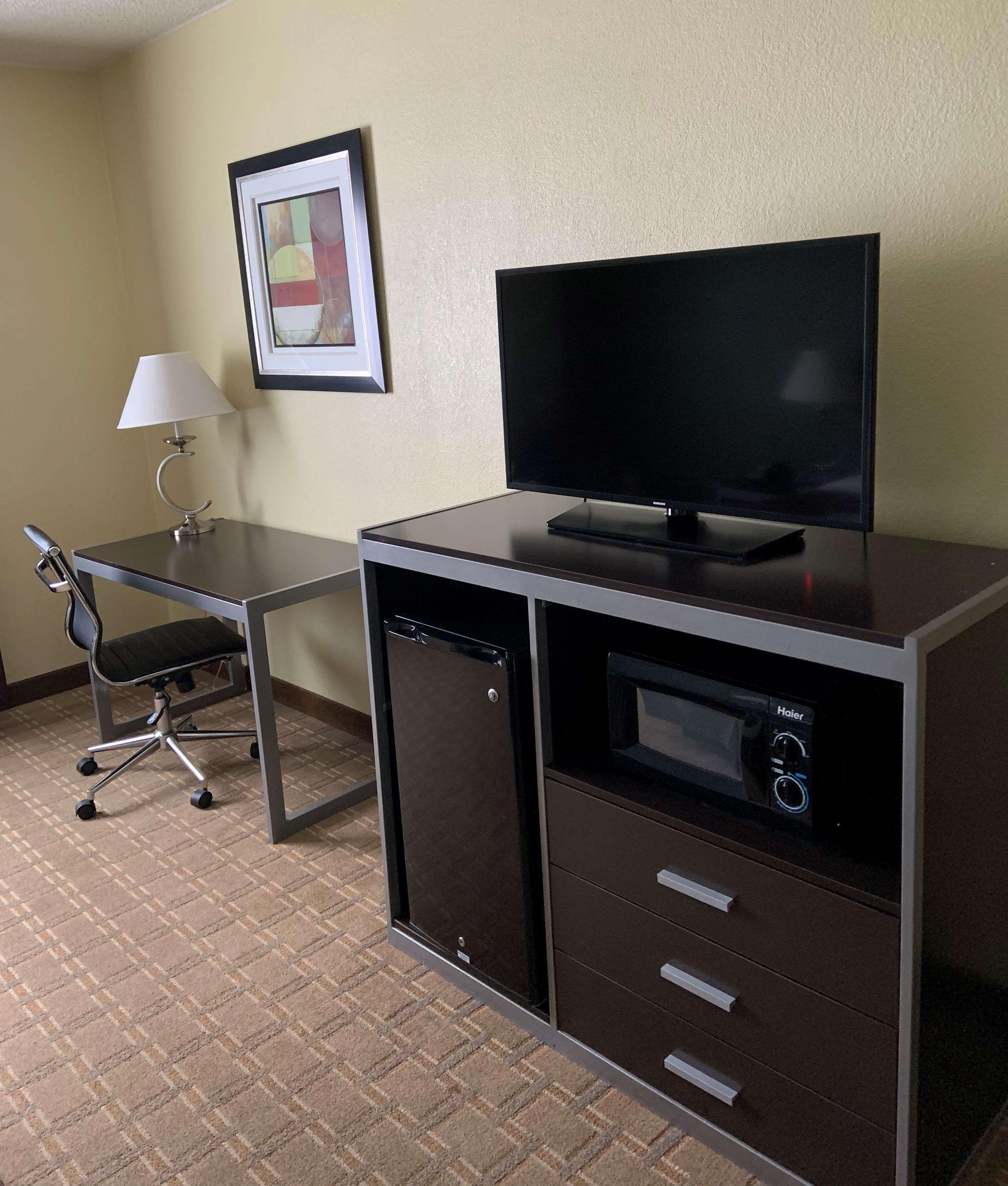Best Western Airport Inn & Suites Cleveland Brook Park Dış mekan fotoğraf