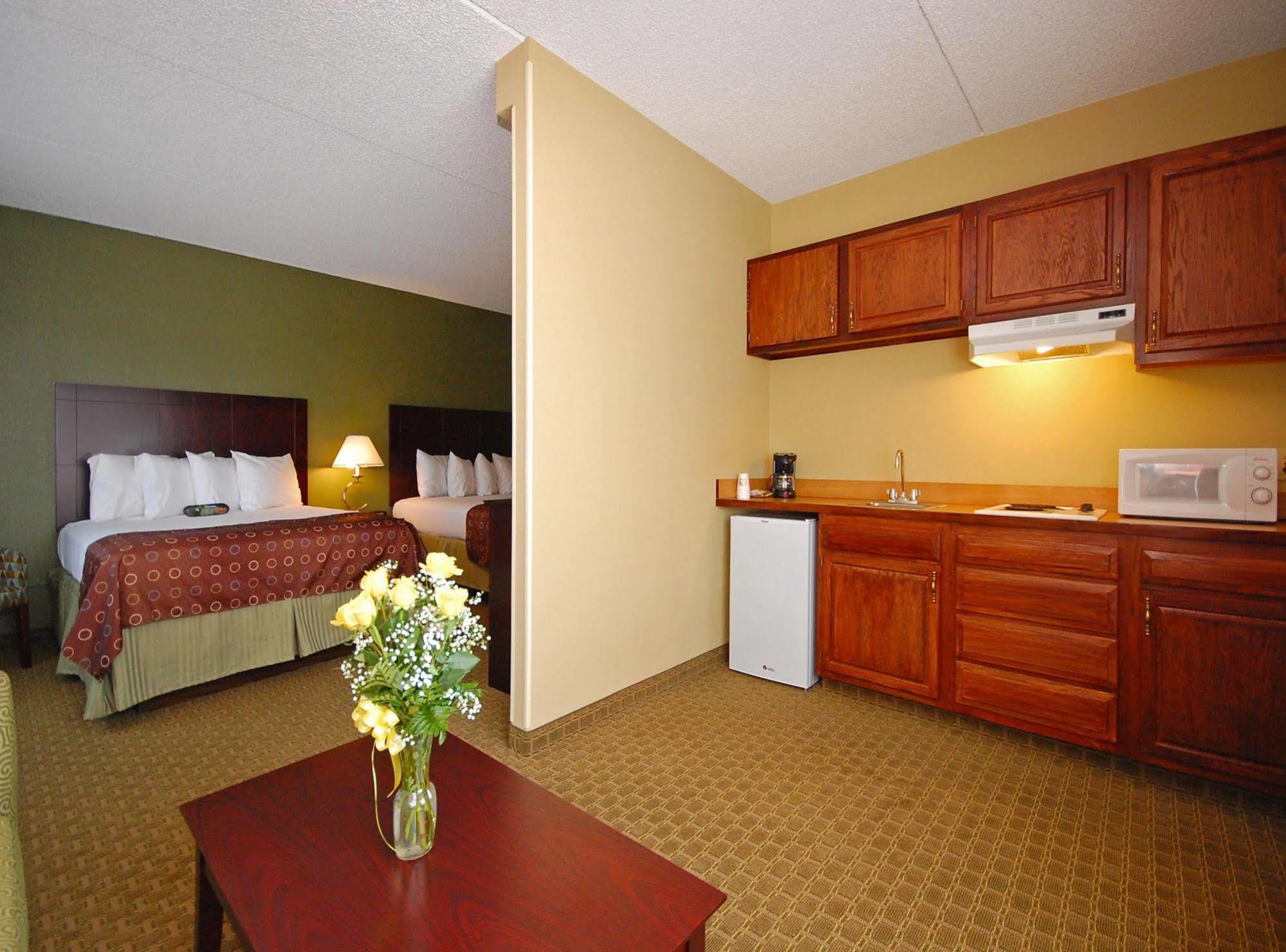 Best Western Airport Inn & Suites Cleveland Brook Park Oda fotoğraf