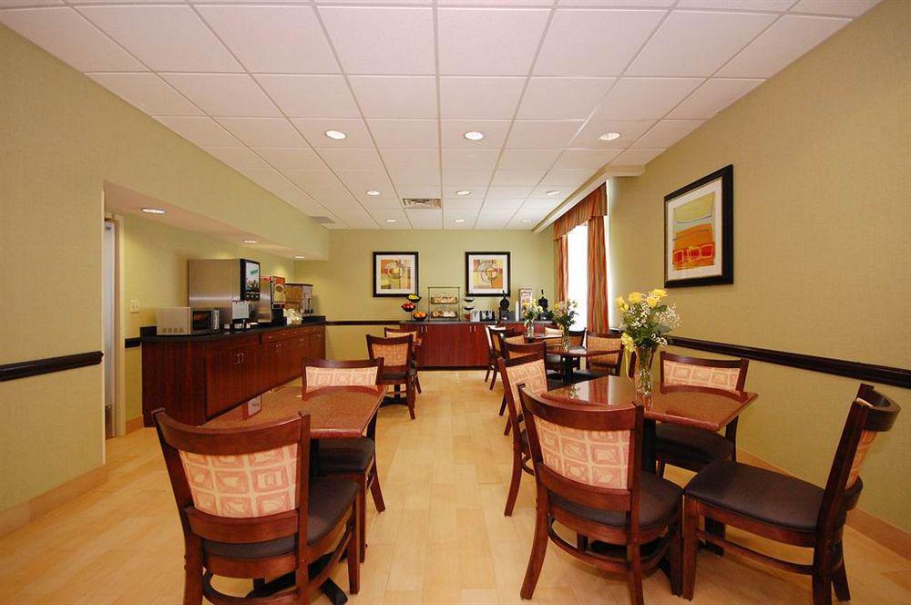 Best Western Airport Inn & Suites Cleveland Brook Park Restoran fotoğraf
