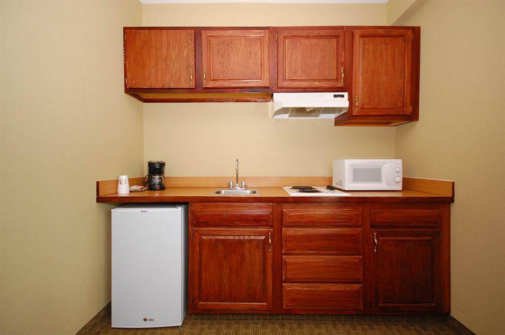 Best Western Airport Inn & Suites Cleveland Brook Park Dış mekan fotoğraf